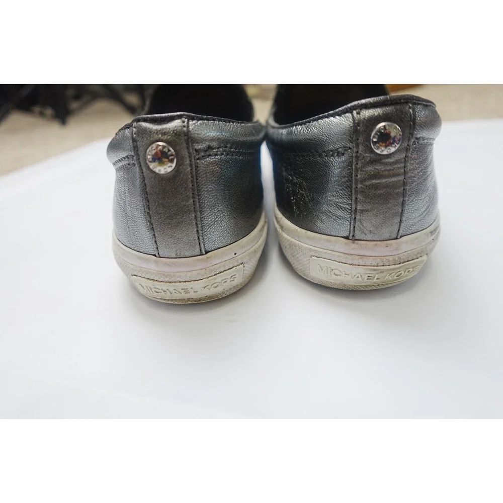 Michael Kors 8.5 M‎ Gray Silver Leather Loafer Flats Casual Slip Ons Metallic